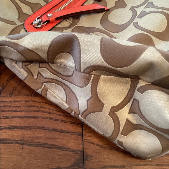 Coach Signature Emma Tote - Picture 16 of 16